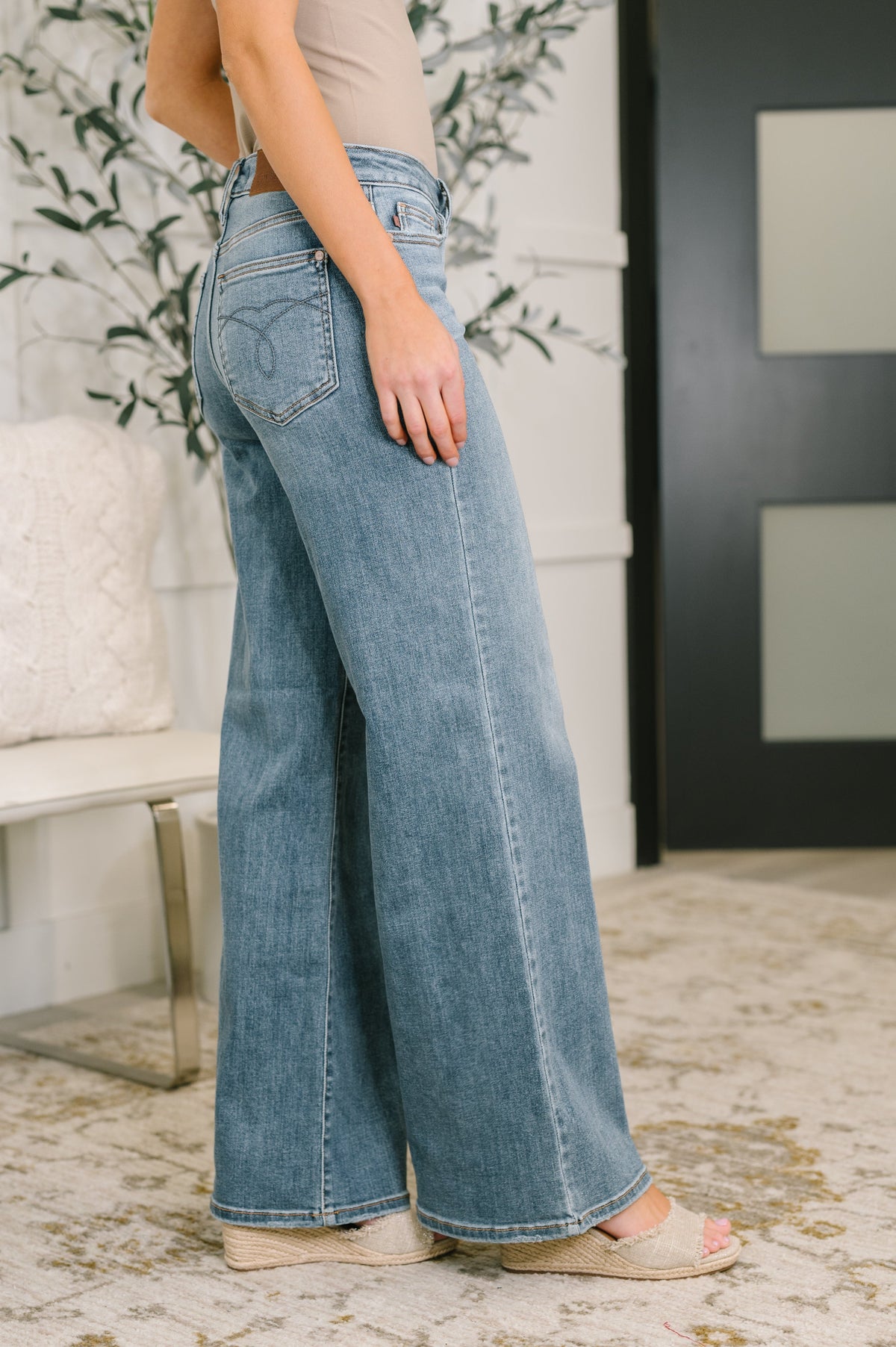 Judy Blue Mid Rise Retro Wide Leg Jeans 82702