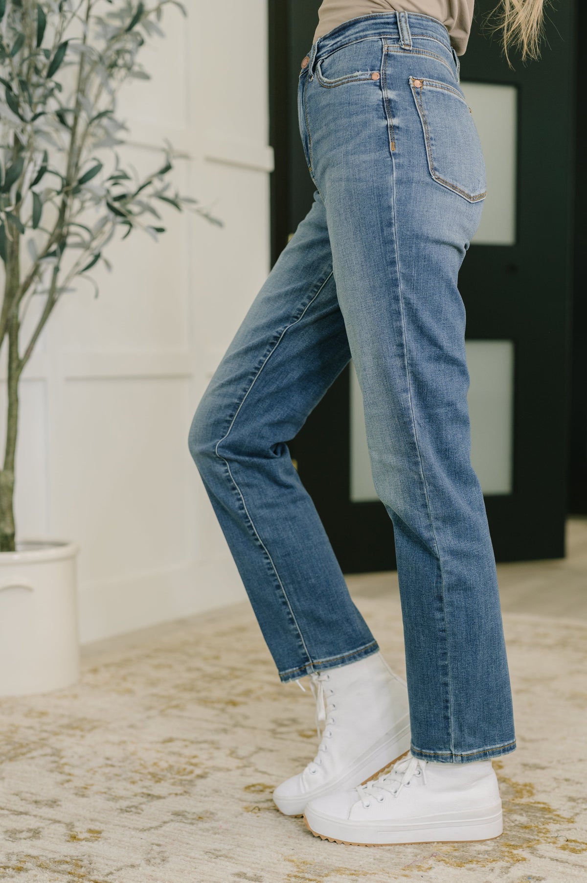 Judy Blue High Rise Straight Fit Jeans 8601