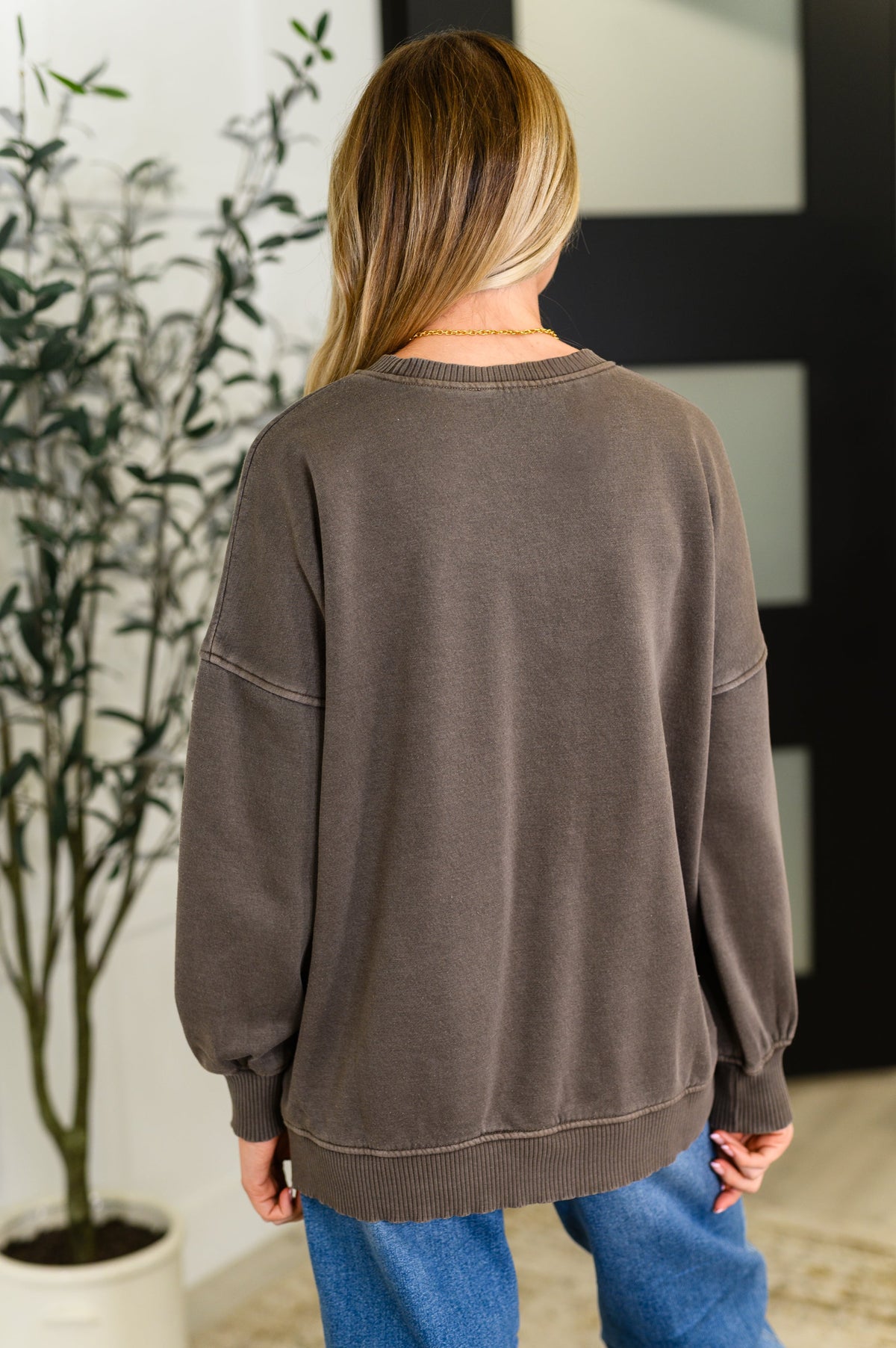 Stepped Hem Pullover with Pockets in Brown